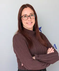 Alicia Granell, profesional especializada en organizar la documentación de vehículos en San Sebastián